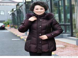 给父母买的温暖的中老年羽绒服