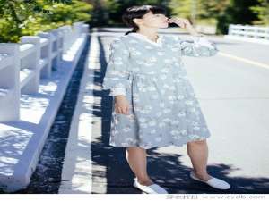 春天淡淡的阳光，魅力不错。娉婷的裙子飘着